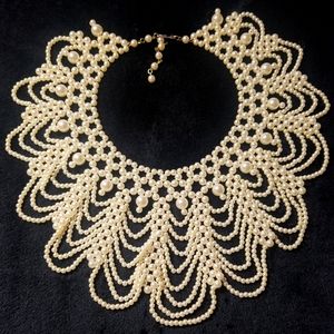 Faux pearl collar